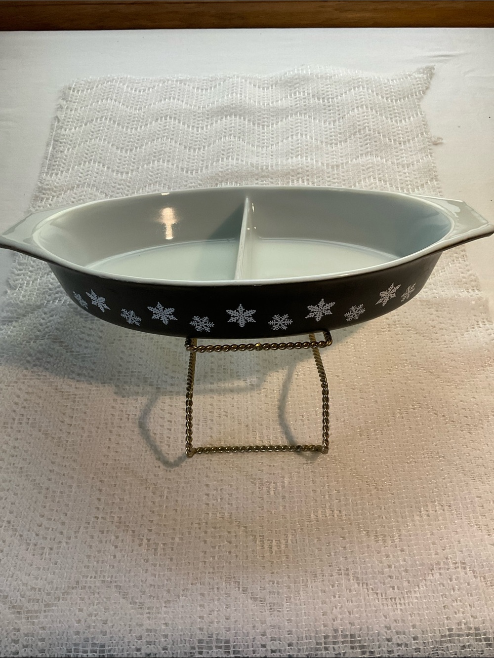 1956 Pyrex Black Snowflake Divided Casserole 1½ Q